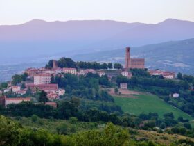 local crafts Arezzo pottery textiles