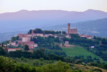 local crafts Arezzo pottery textiles